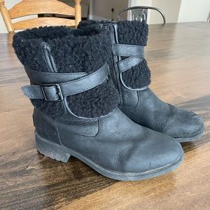 UGG BOOTS SIZE 8